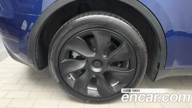 Tesla Model Y — фото 9