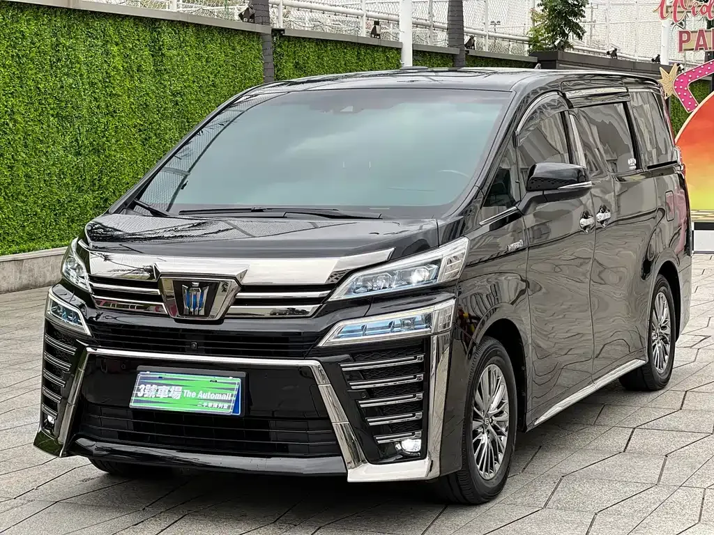 Toyota Vellfire — фото 1