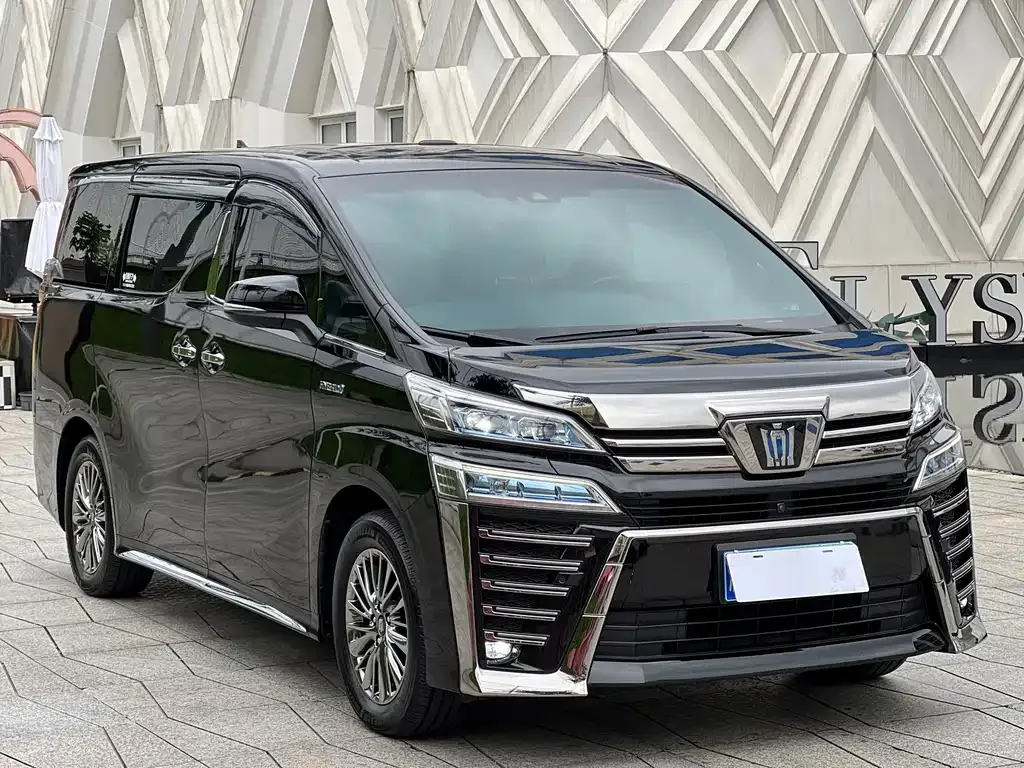 Toyota Vellfire — фото 2