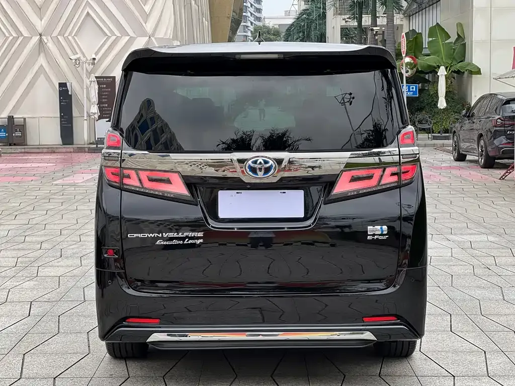 Toyota Vellfire — фото 4