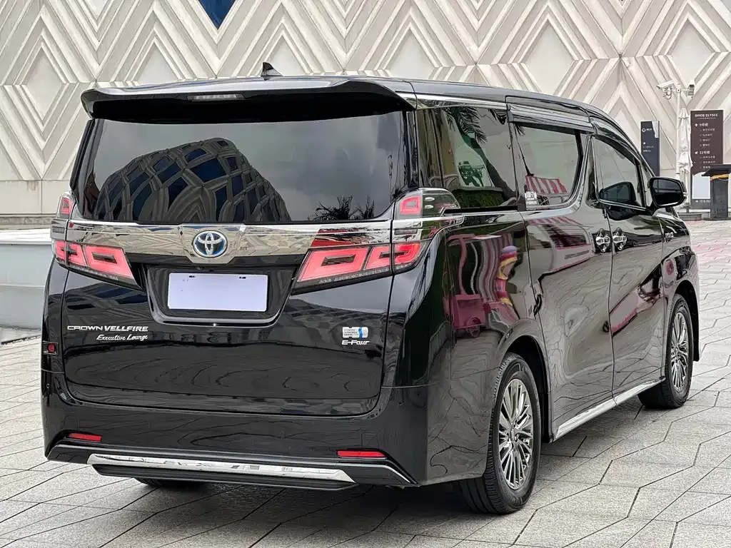 Toyota Vellfire — фото 10