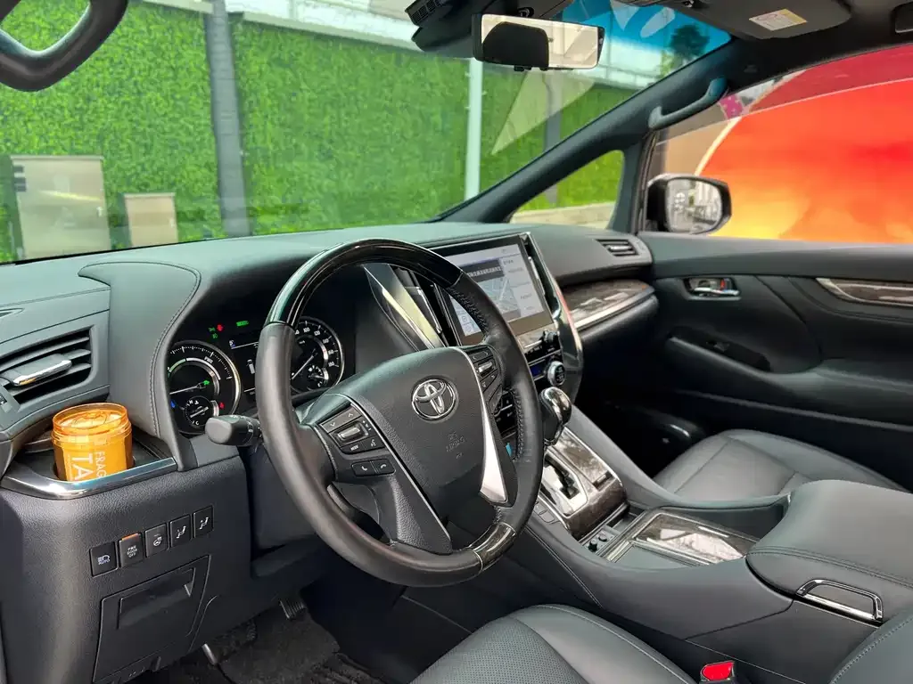 Toyota Vellfire — фото 6