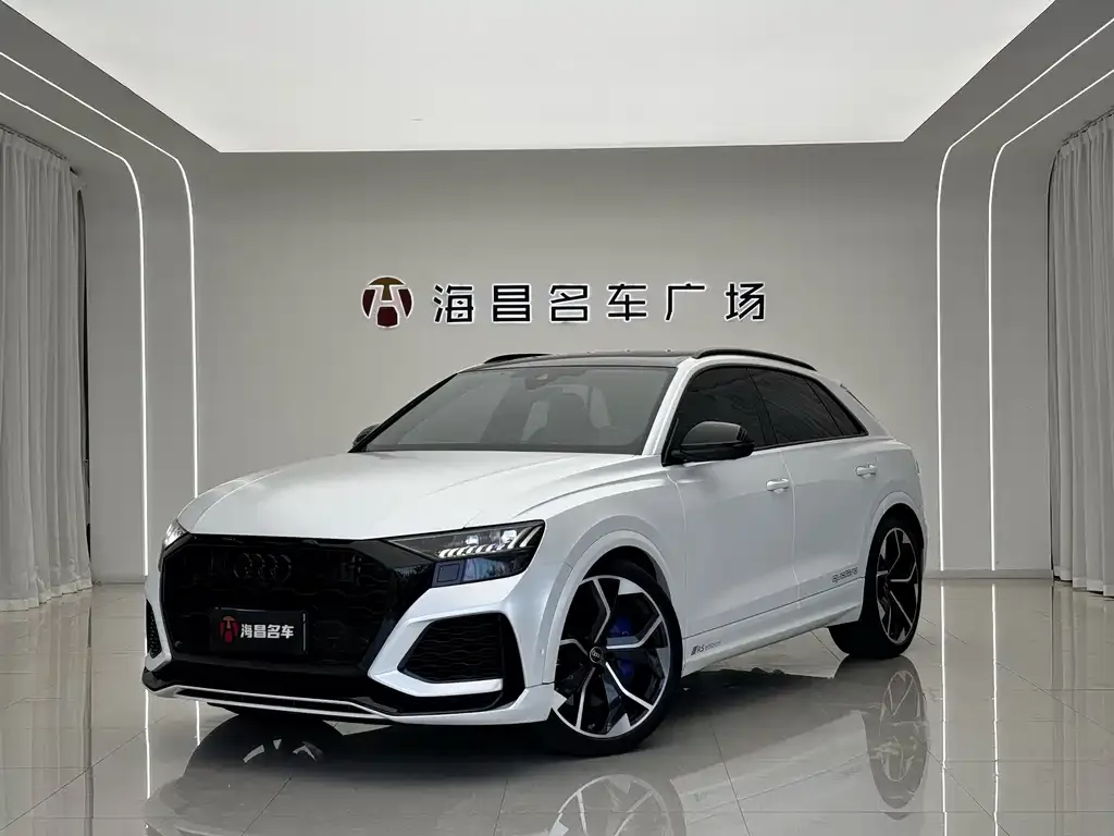 Audi RS Q8 — фото 1
