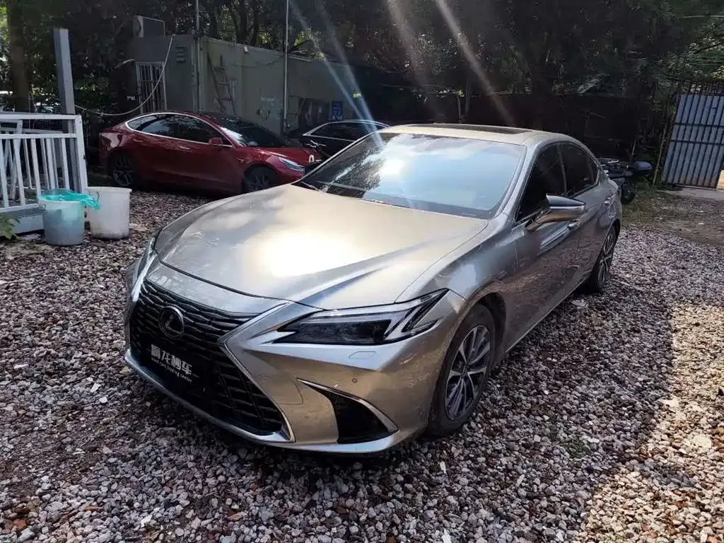 Lexus ES — фото 1