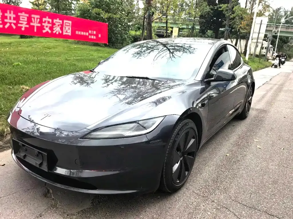 Tesla Model 3 — фото 1