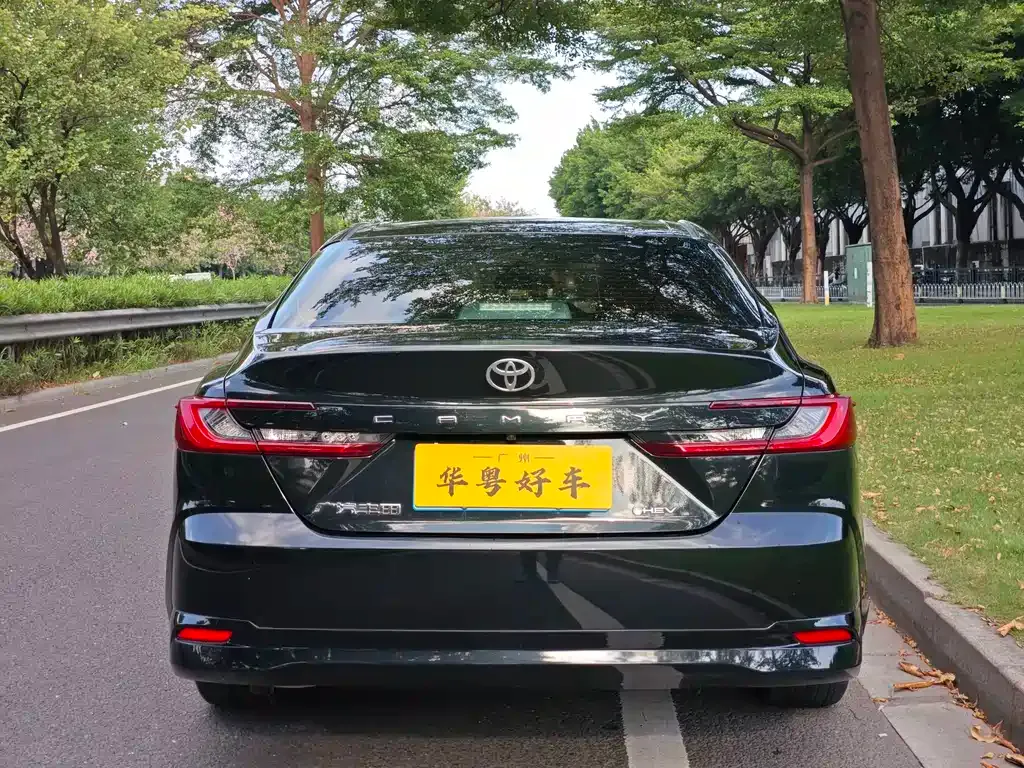 Toyota Camry — фото 5