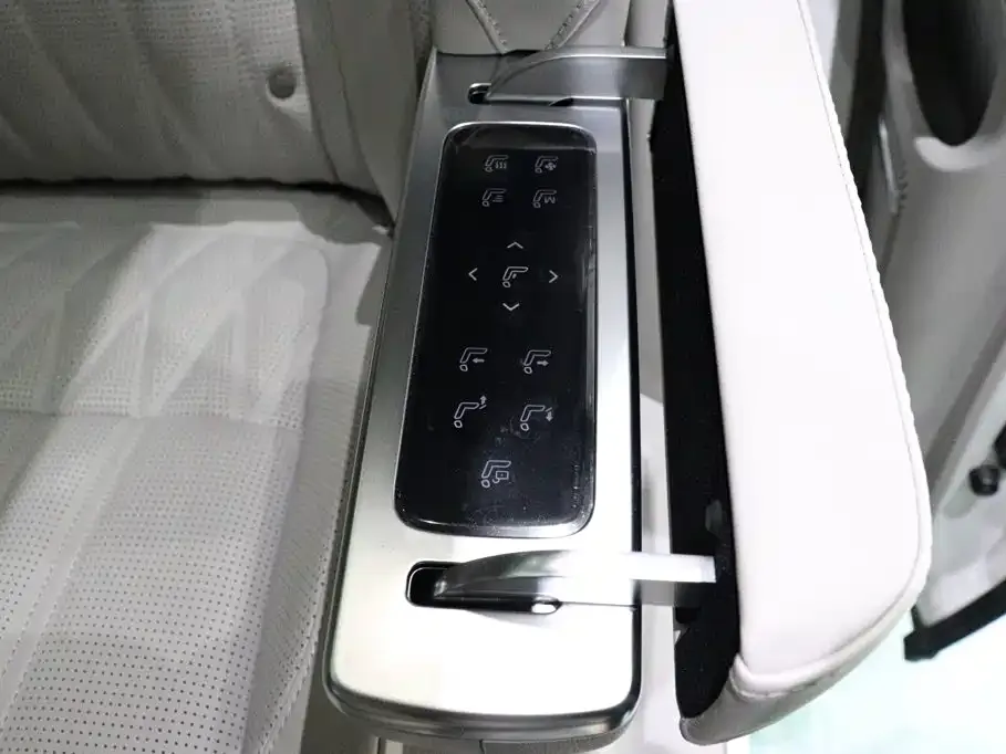 Roewe iMAX8 — фото 2