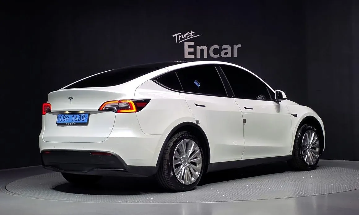 Tesla Model Y — фото 6