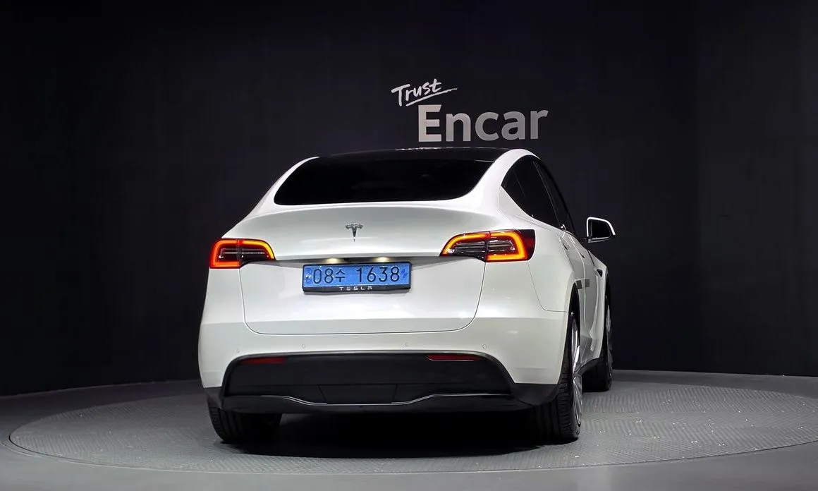 Tesla Model Y — фото 2