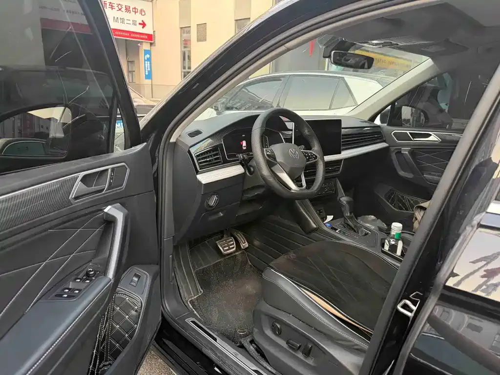 Volkswagen Tiguan L — фото 2