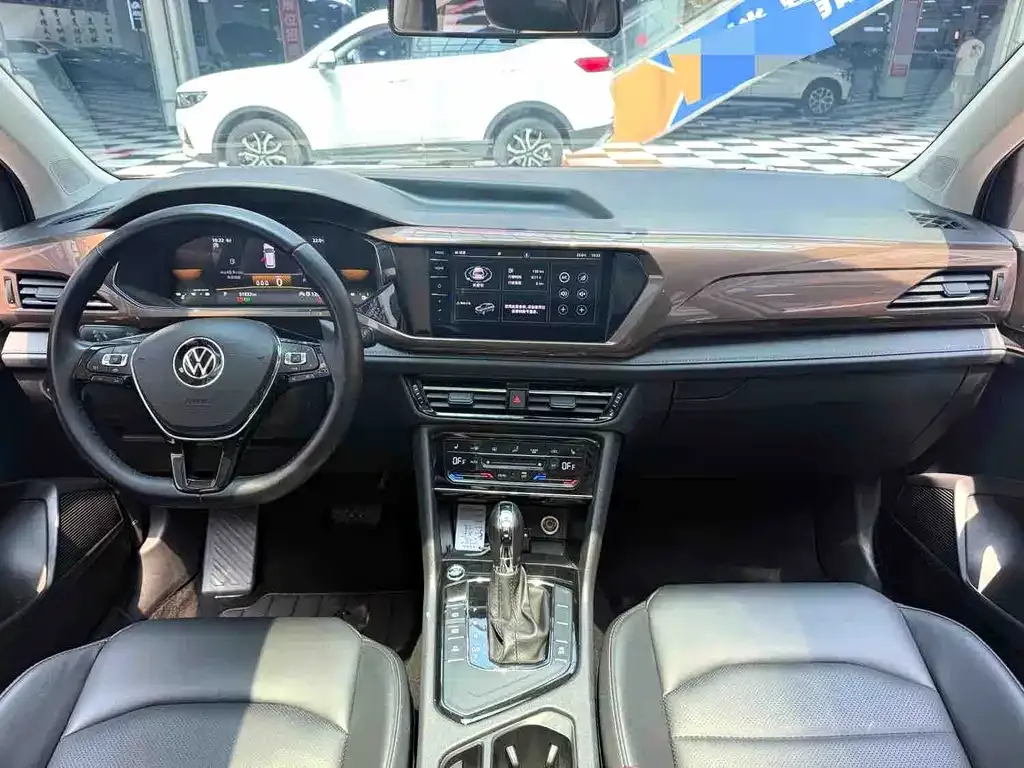 Volkswagen Tharu — фото 3