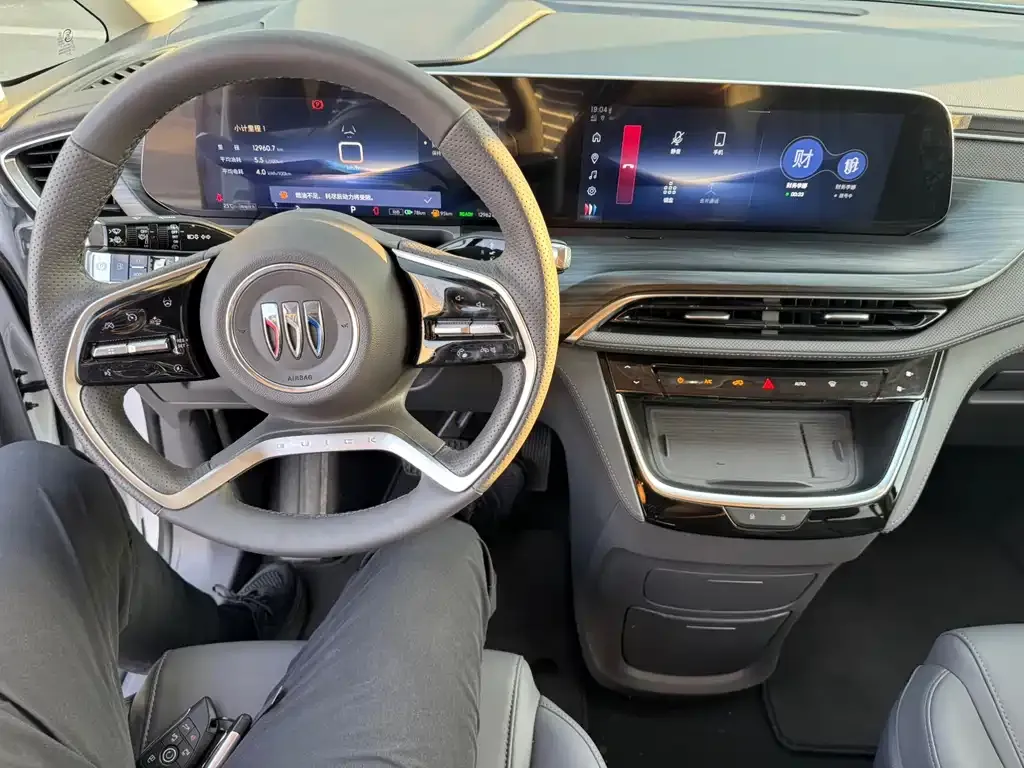 Buick GL8 Hybrid — фото 2