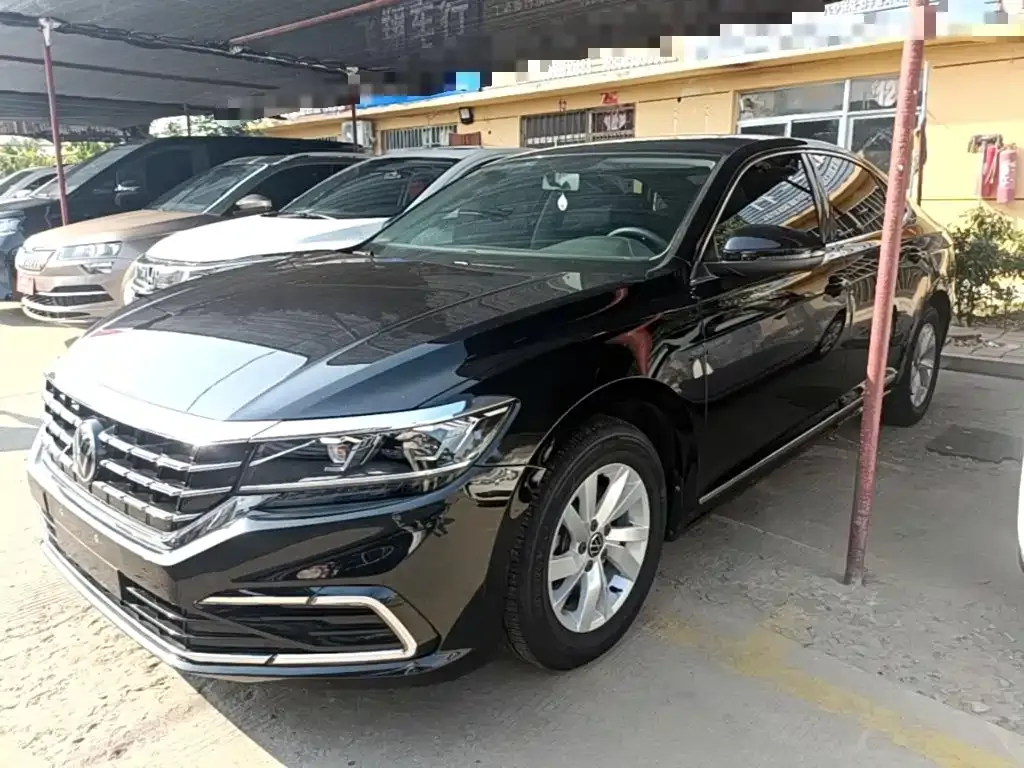 Volkswagen Passat — фото 1