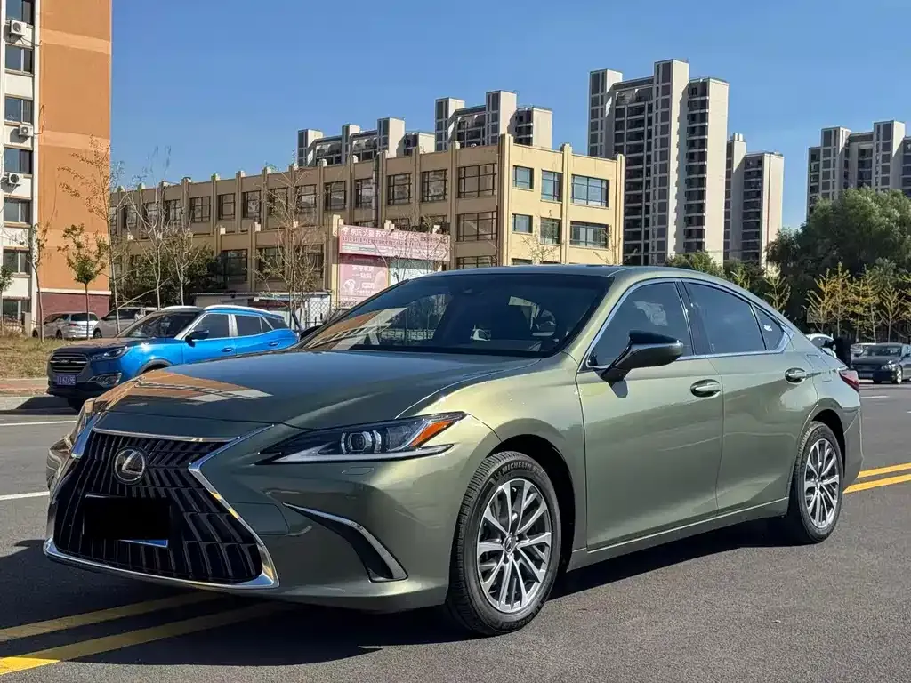 Lexus ES — фото 1
