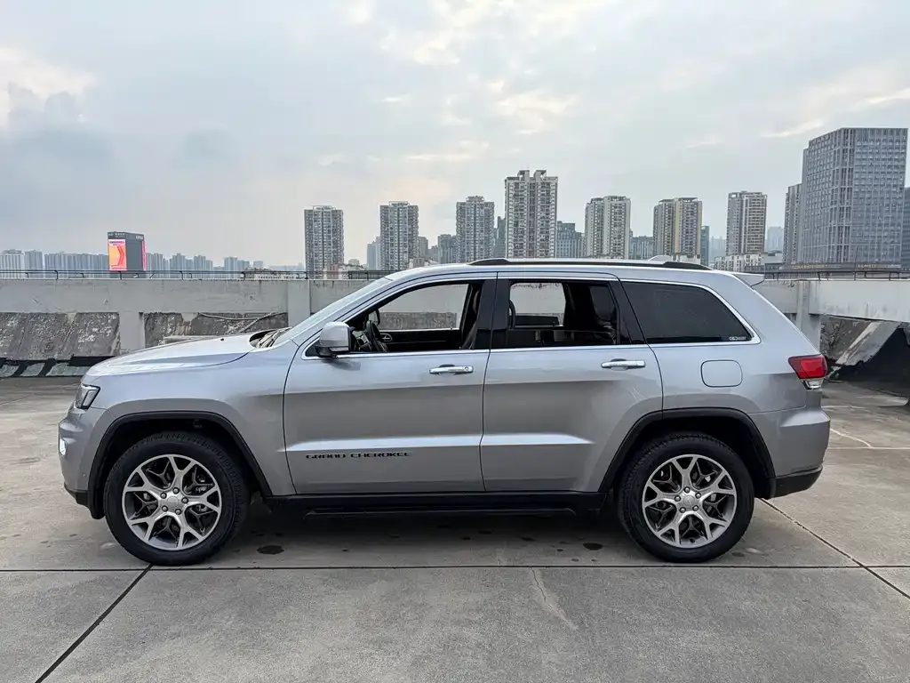 Jeep Grand Cherokee (Import) — фото 9