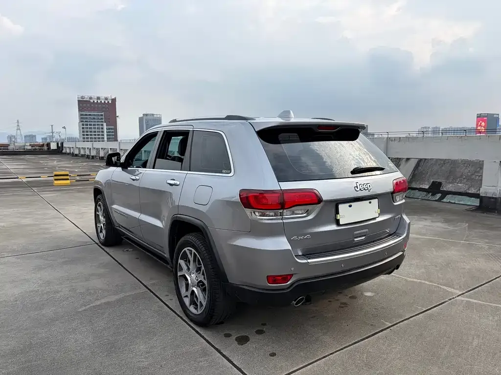 Jeep Grand Cherokee (Import) — фото 2
