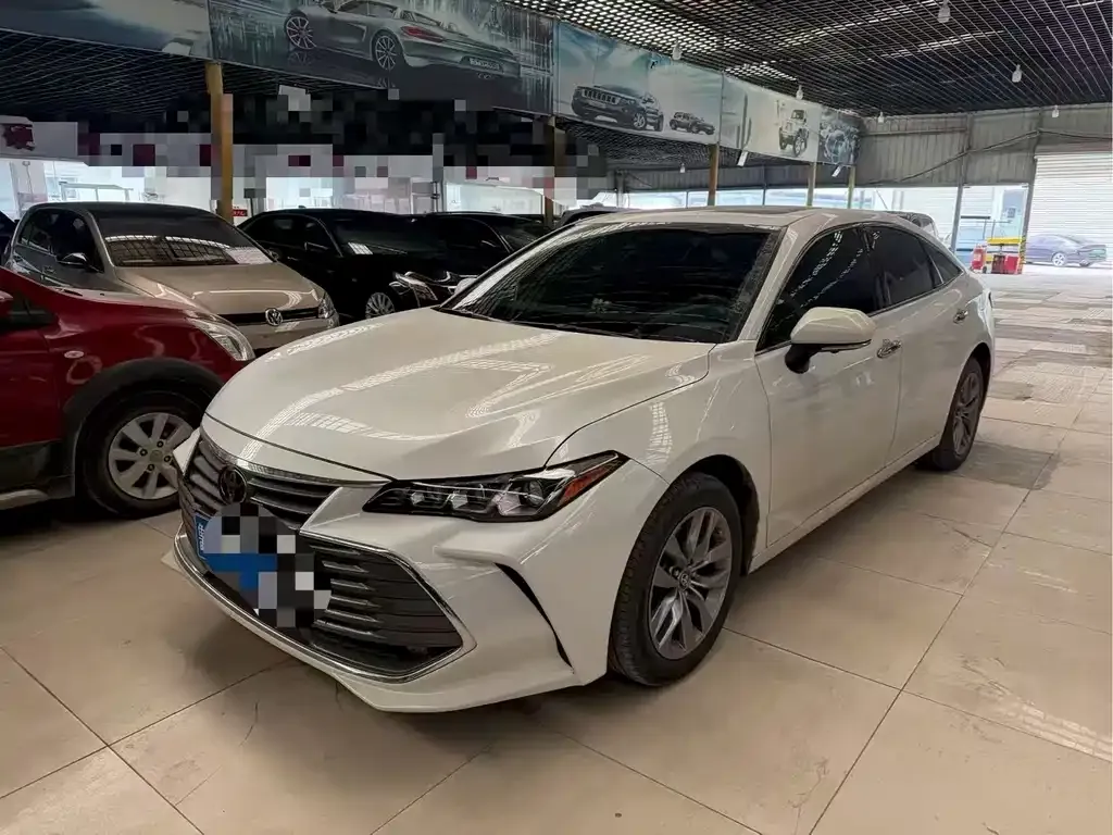 Toyota Avalon — фото 1