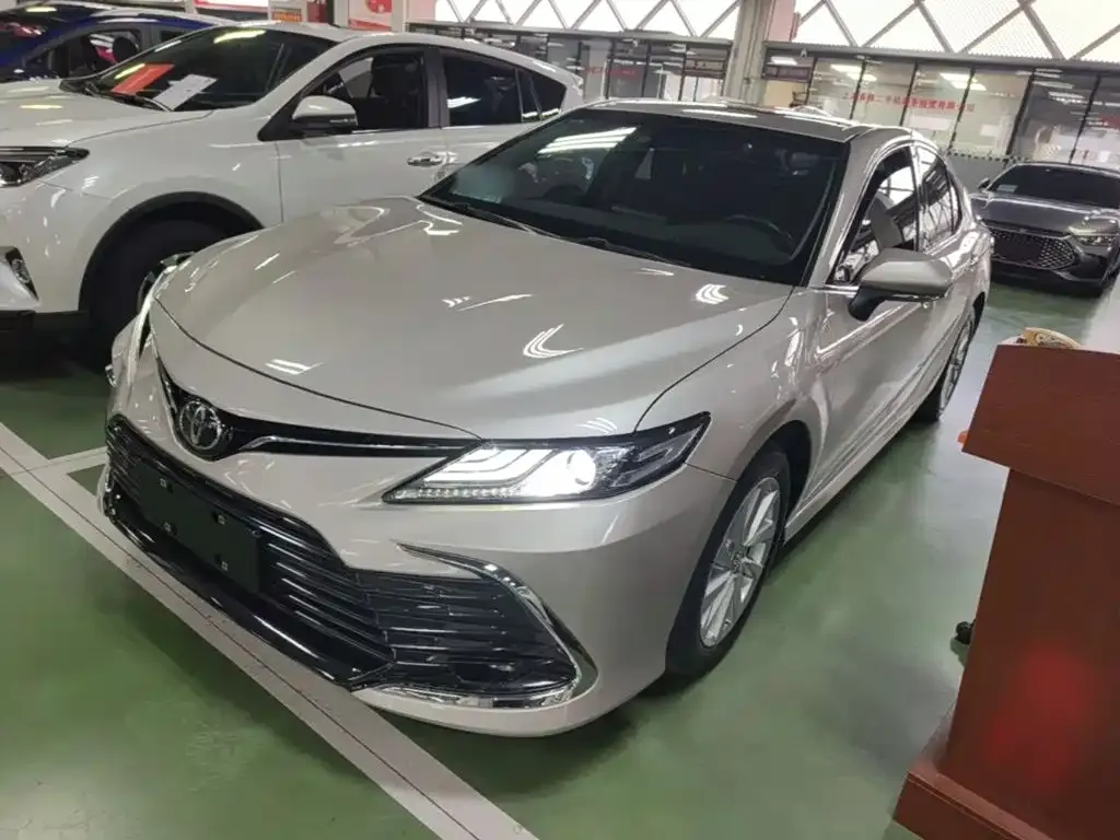 Toyota Camry — фото 4