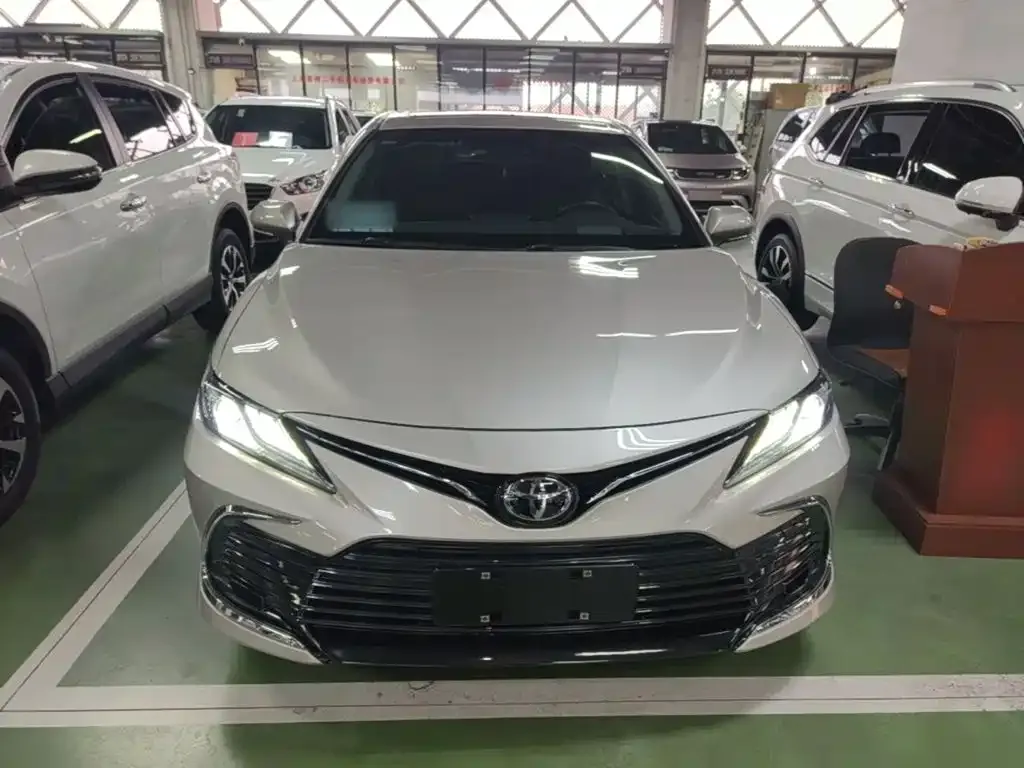 Toyota Camry — фото 7
