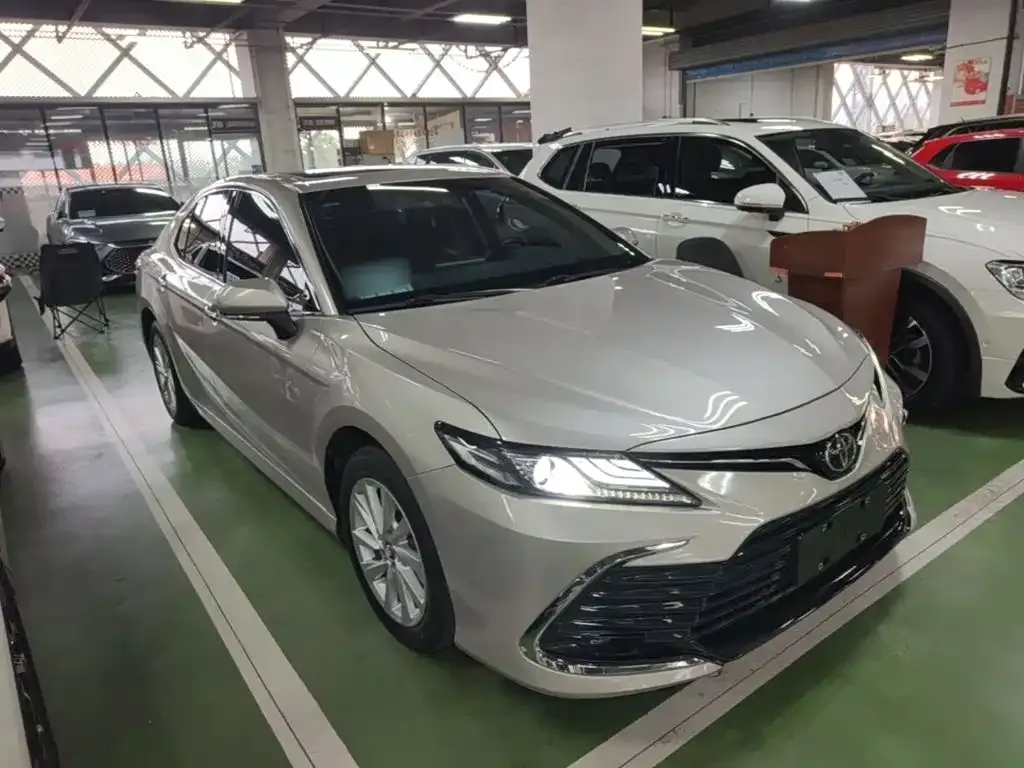 Toyota Camry — фото 6
