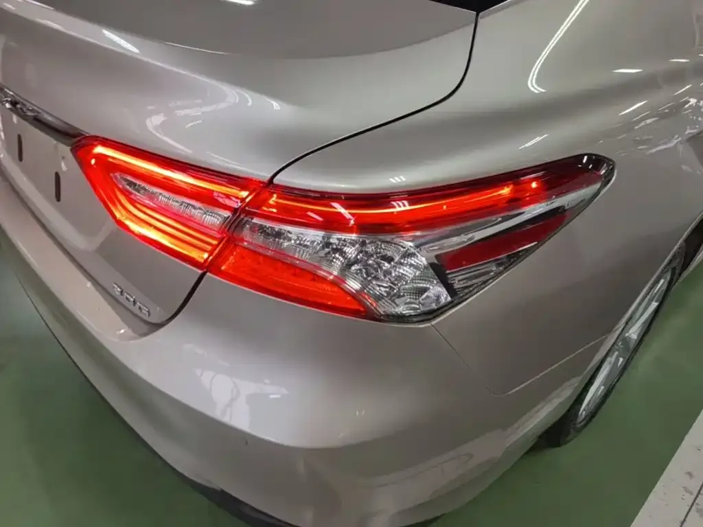 Toyota Camry — фото 5