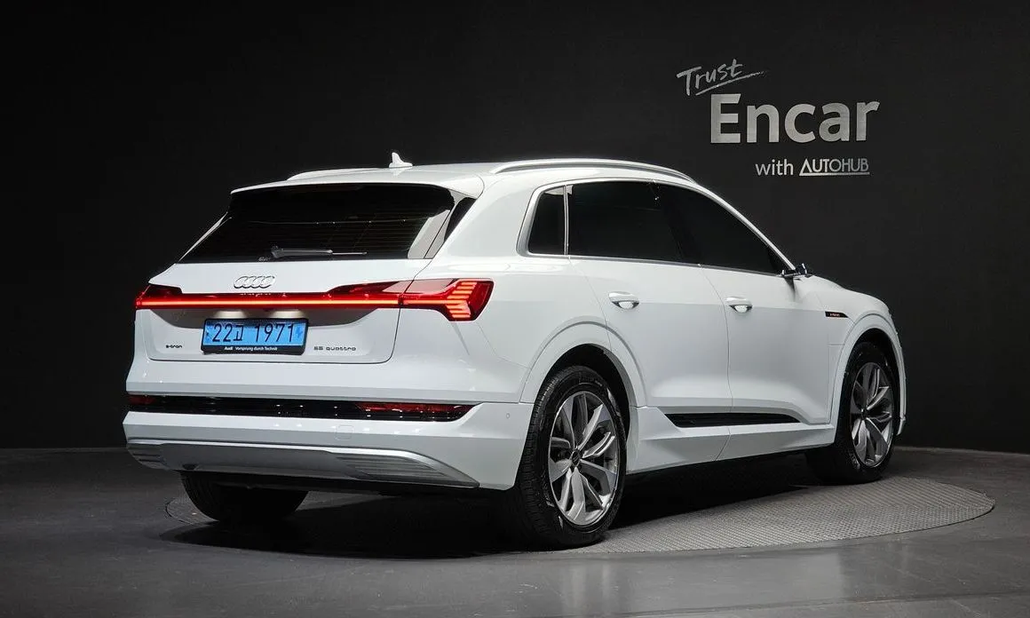 Audi e-tron — фото 10