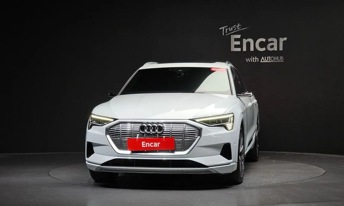 Audi e-tron — фото 3