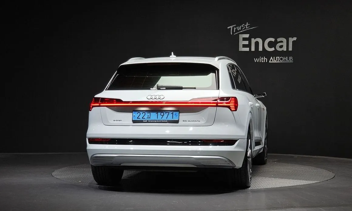 Audi e-tron — фото 2