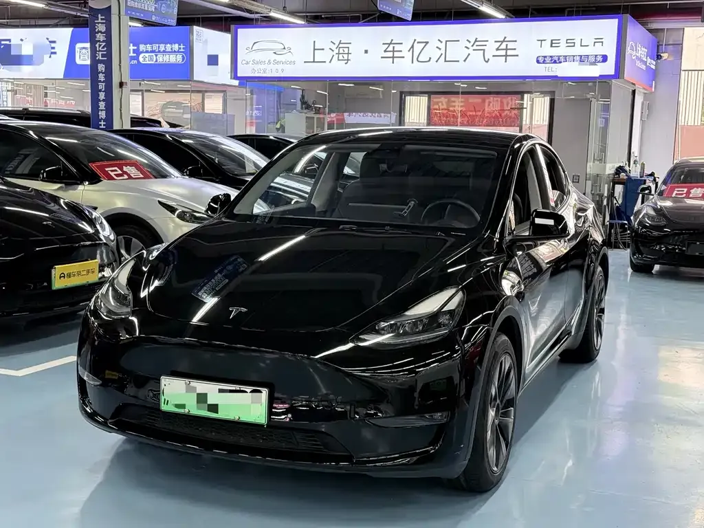 Tesla Model Y — фото 1
