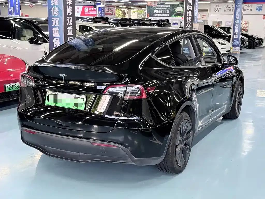 Tesla Model Y — фото 3