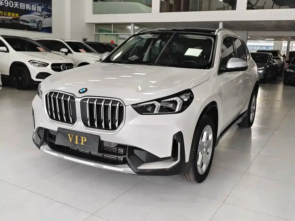 BMW X1 — фото 1