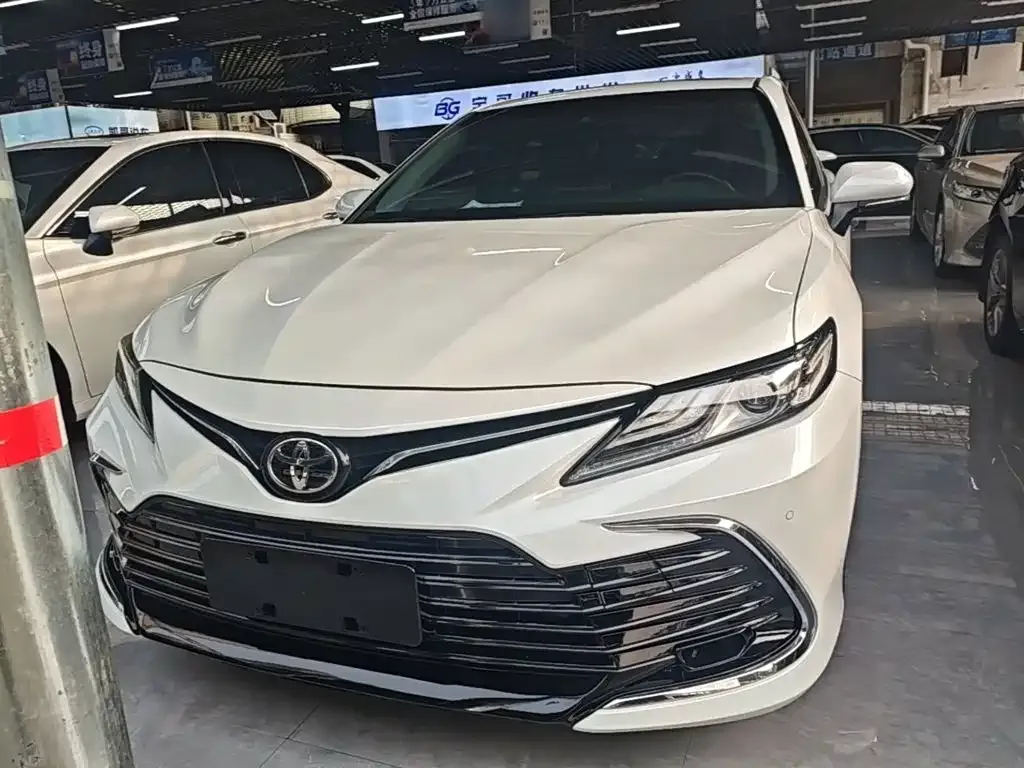 Toyota Camry — фото 4