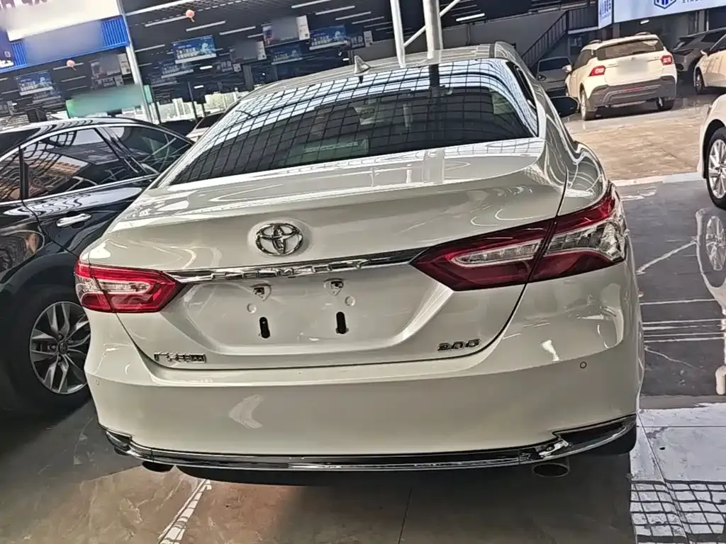 Toyota Camry — фото 9
