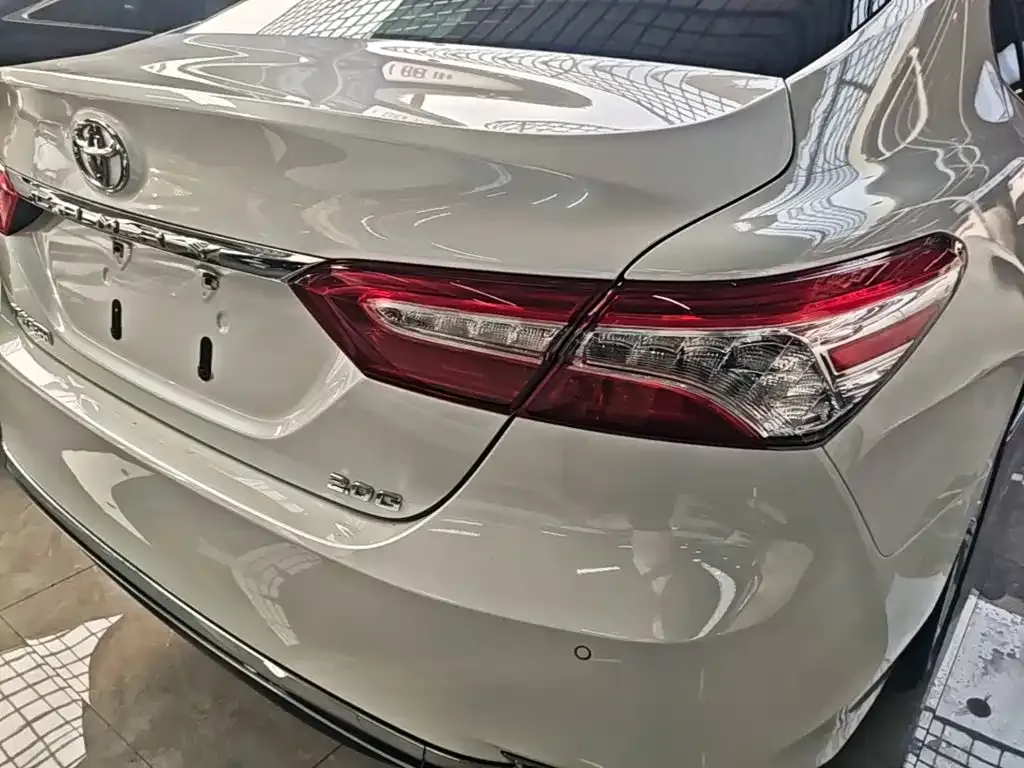 Toyota Camry — фото 5