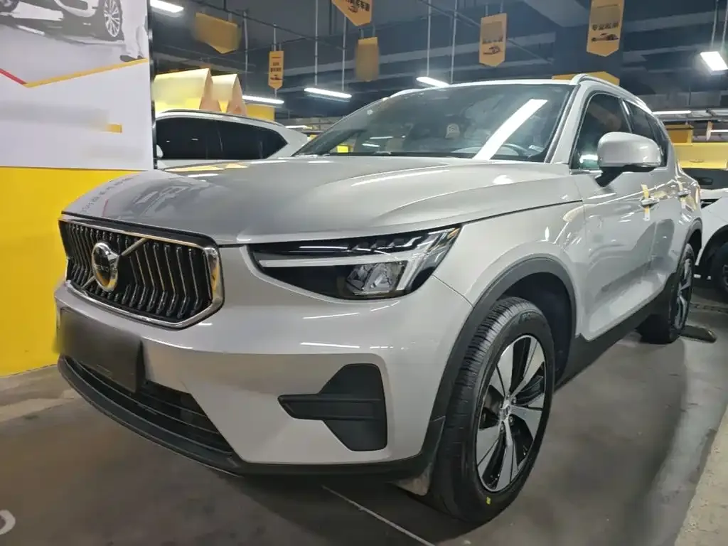 Volvo XC40 — фото 1