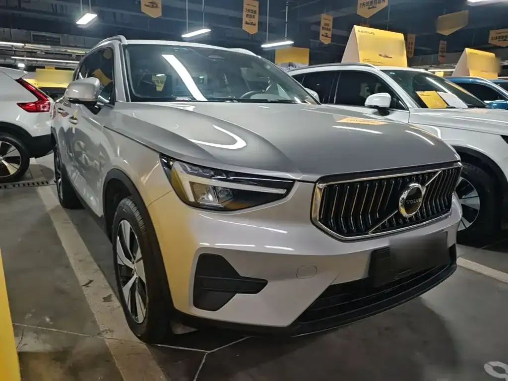 Volvo XC40 — фото 5