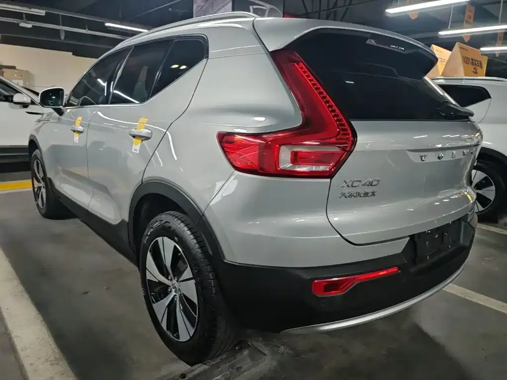 Volvo XC40 — фото 4