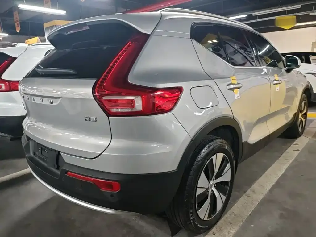 Volvo XC40 — фото 9