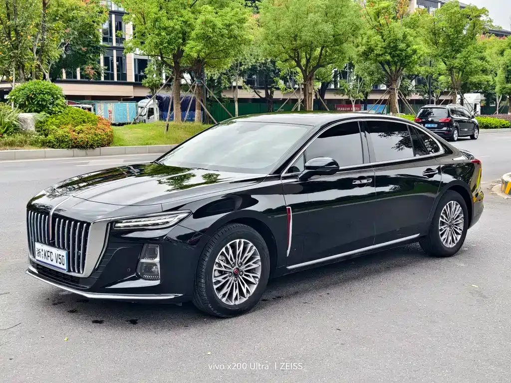 Hongqi H5 — фото 1