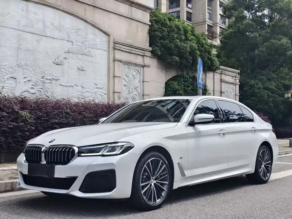 BMW 5 Series — фото 1
