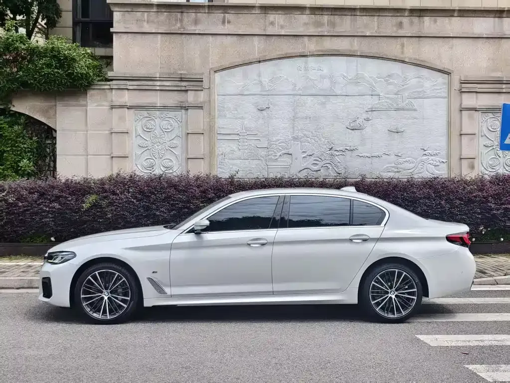 BMW 5 Series — фото 5