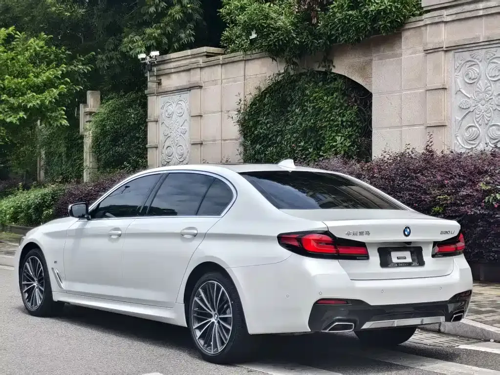 BMW 5 Series — фото 10