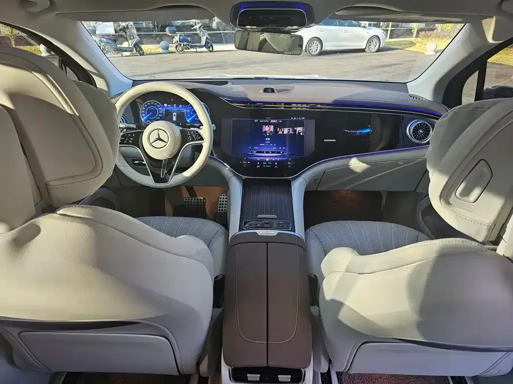 Mercedes-Benz EQS SUV — фото 7