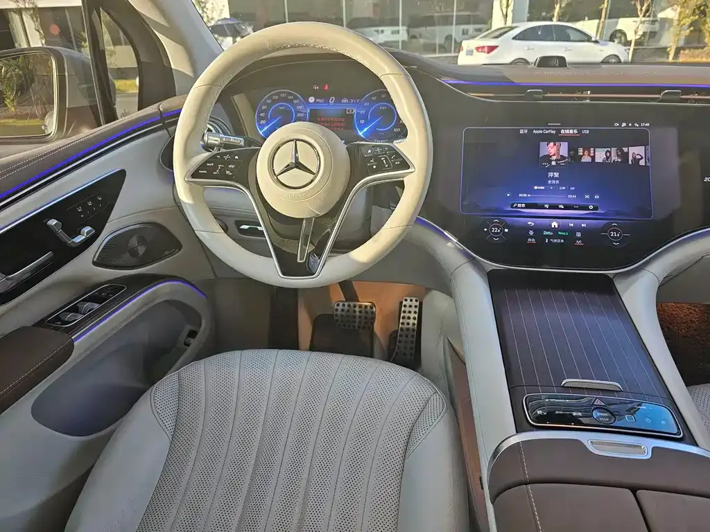 Mercedes-Benz EQS SUV — фото 10