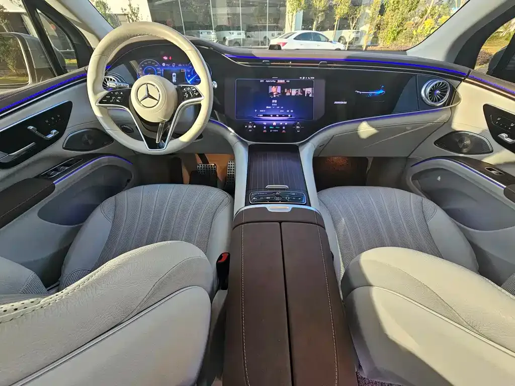 Mercedes-Benz EQS SUV — фото 4