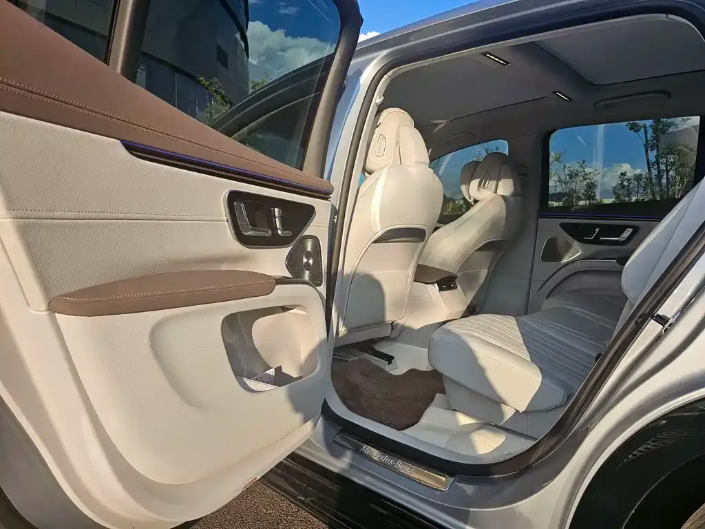 Mercedes-Benz EQS SUV — фото 6