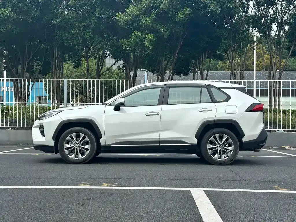 Toyota Wildlander — фото 8