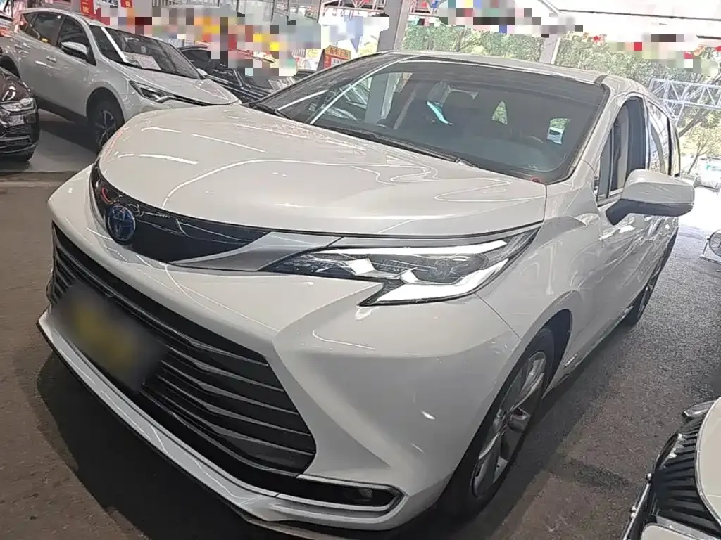 Toyota Sienna — фото 1