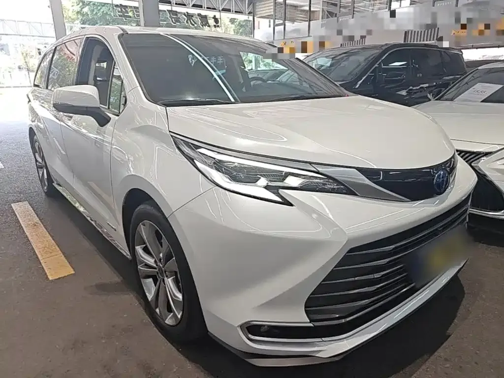 Toyota Sienna — фото 5