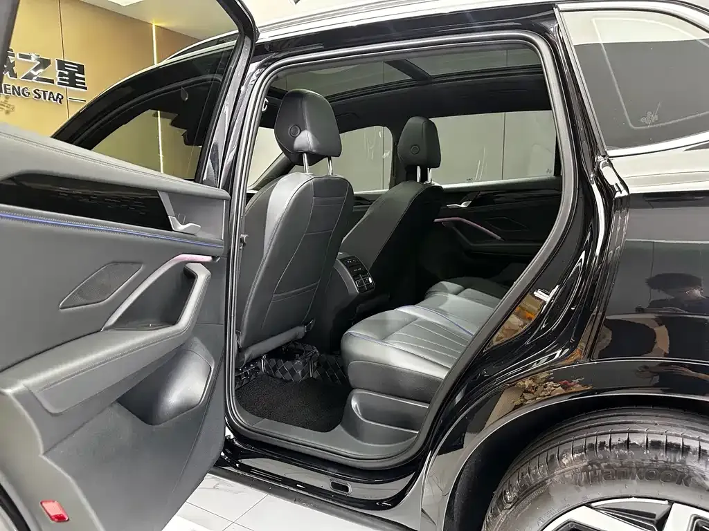 Volkswagen Tiguan L — фото 2